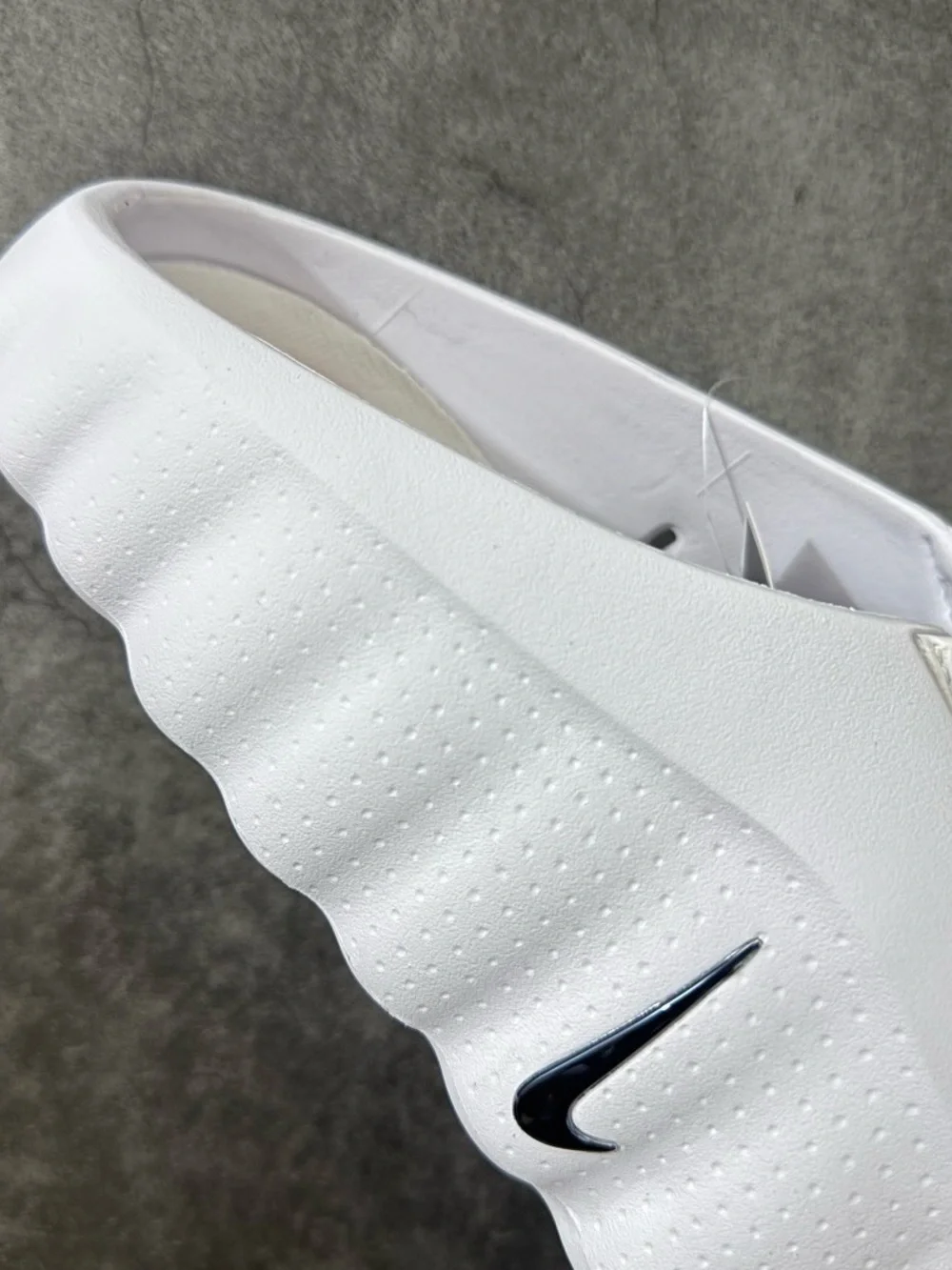 Brand new White Nike Mind 001 slippers (box not included)